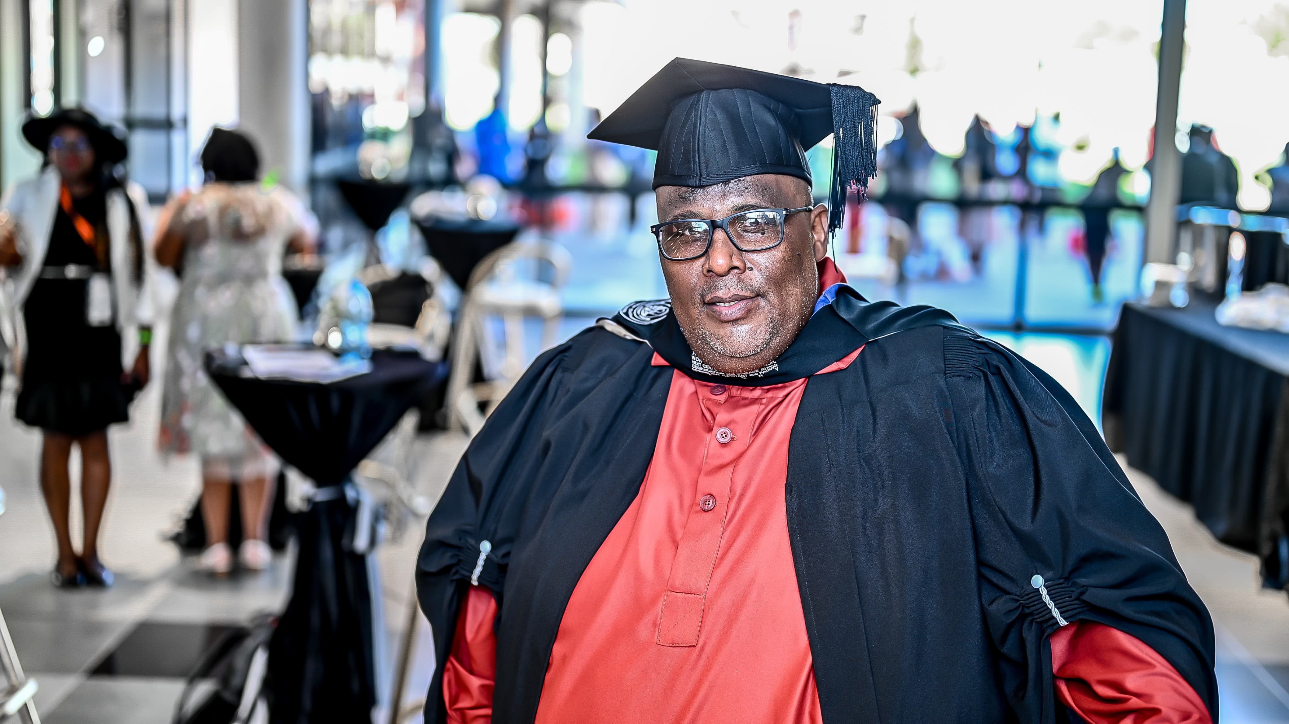Veteran Journalist, Mphumzi Zuzile Graduated at WSU's May Graduation VETERAN JOURNALIST SETS EXAMPLE BY RETURNING TO UNIVERSITY AFTER 20 YEARS