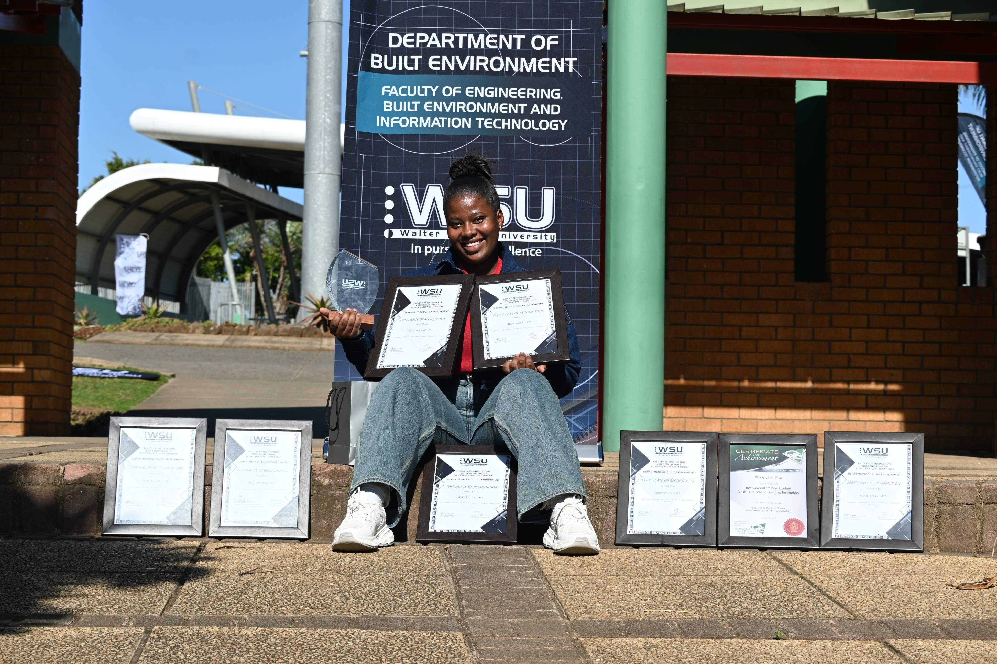 BUILT ENVIRONMENT STUDENT BRINGS THE HOUSE DOWN AT POTSDAM SITE AS SHE OBTAINS AN 87 AVERAGE FOR HER FIRST YEAR
